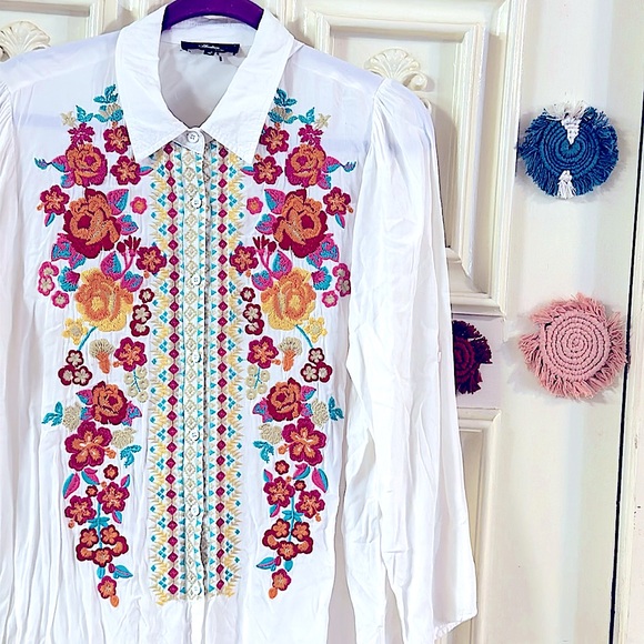 Bohemian Floral Embroidery White Button Down Blouse Andrée by Unit Button Down - Picture 6 of 15
